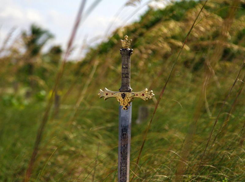 File:Steel sword in grass.jpg
